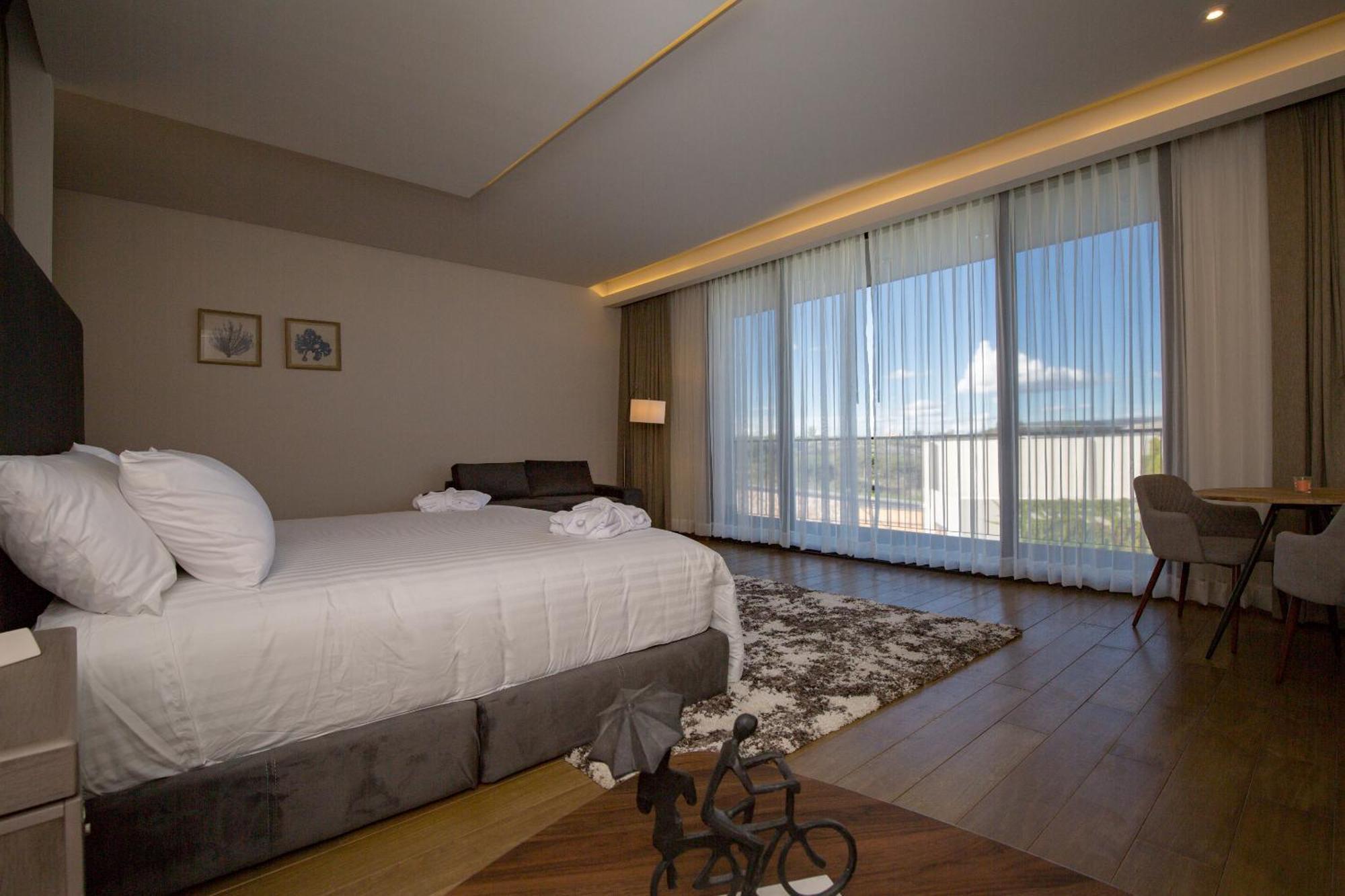 Vina Del Cielo Hotel *