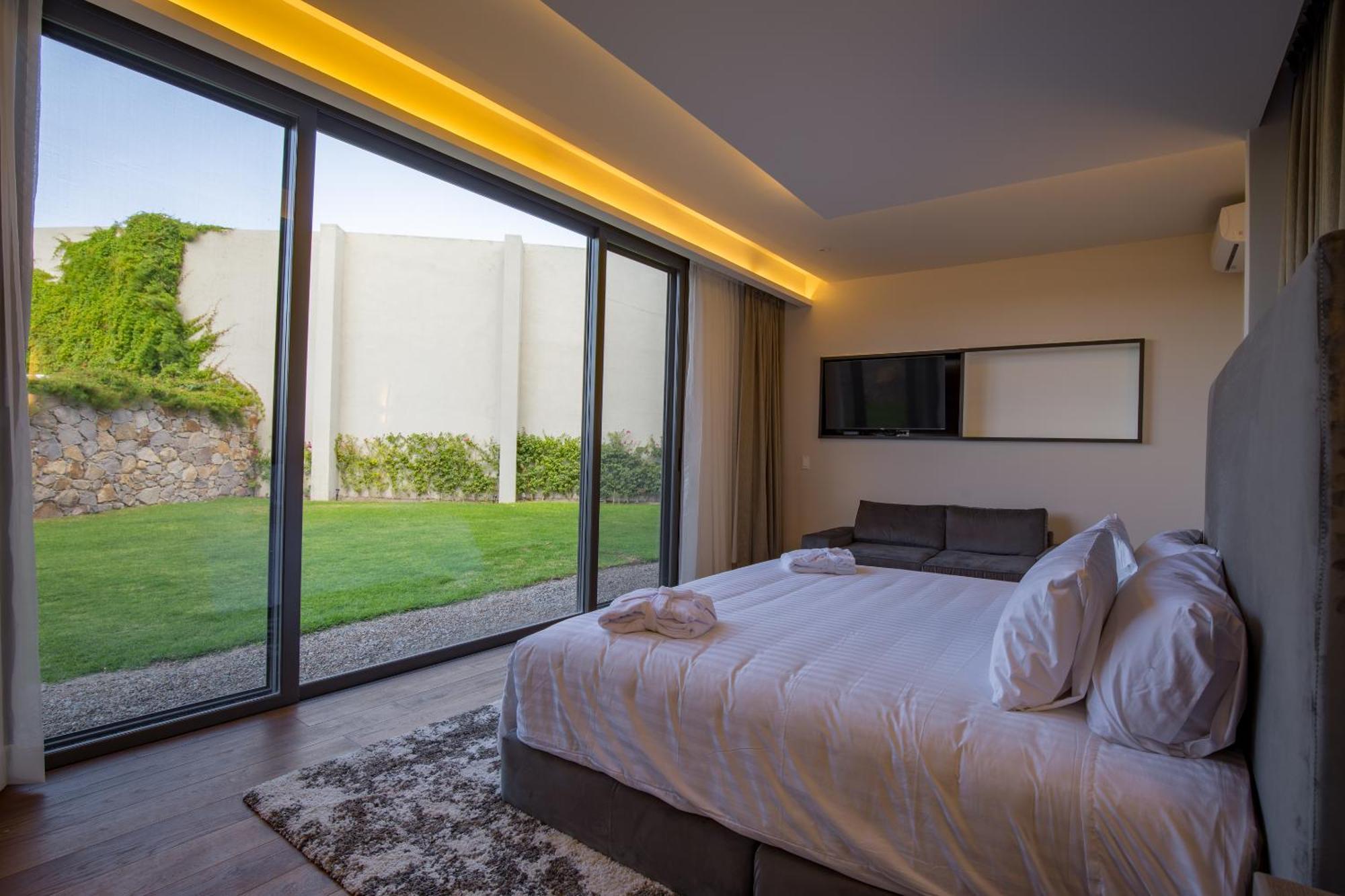 Vina Del Cielo Hotel *